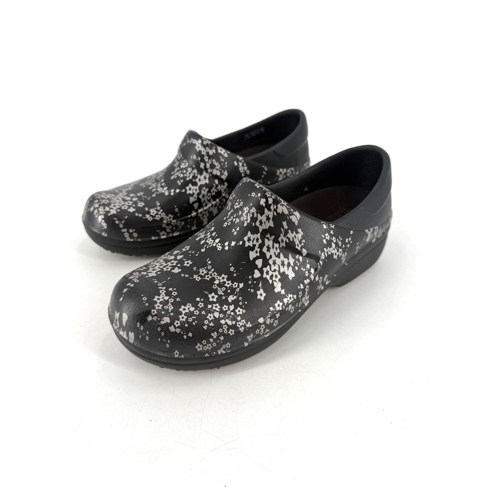 Crocs Neria Clogs Womens Size 7 Black Floral Slip Resistant Work Shoes‎ Comfort